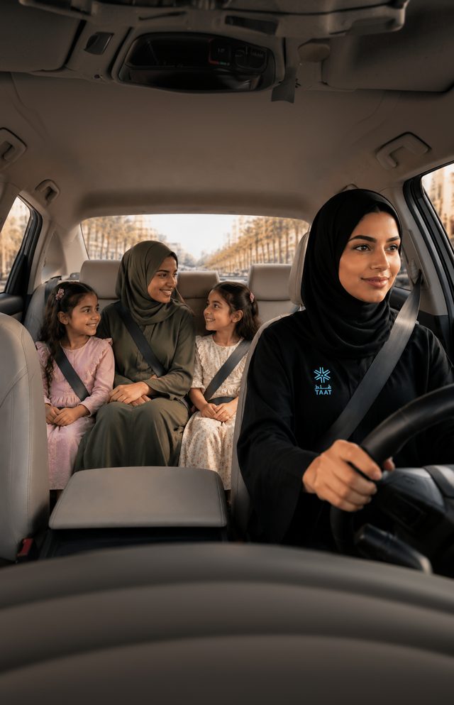 كابتن طاط توصل أماً وطفلتيها