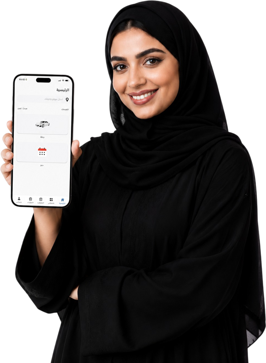 كابتن من طاط تحمل جوالاً عليه تطبيق طاط